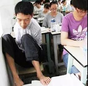 考场用脚写字，考上同济大学研究生！高校的操作太暖了