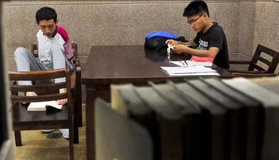考场用脚写字，考上同济大学研究生！高校的操作太暖了