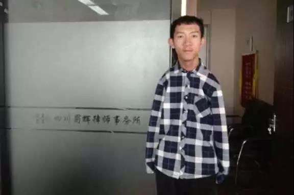 考场用脚写字，考上同济大学研究生！高校的操作太暖了