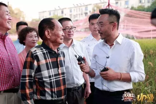 举国哀痛！那个最性情最执着最可爱的农民走了
