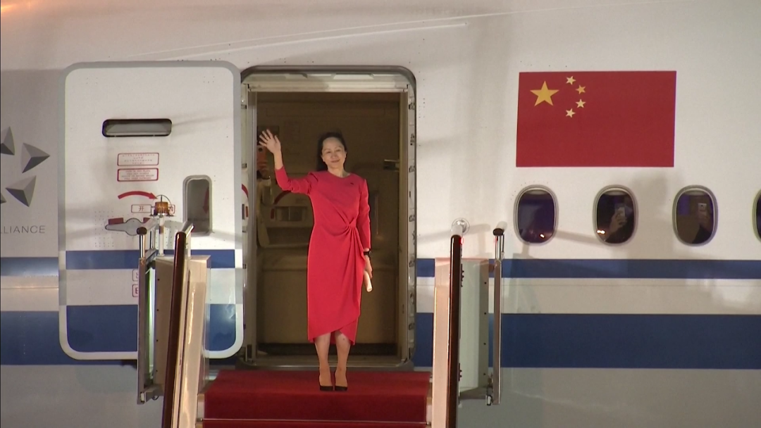 <p>&nbsp;</p><p style="MARGIN: 0px 0px 21px; LINE-HEIGHT: 30px; TEXT-INDENT: 37px"><span style="FONT-SIZE: 19px; FONT-FAMILY: 宋体">据环球网援引俄罗斯卫星通讯社</span><span style="FONT-SIZE: 19px; FONT-FAMILY: " new="" times="">27</span><span style="FONT-SIZE: 19px; FONT-FAMILY: 宋体">日报道，由于美国制裁，谷歌公司已经停止认证运行安卓管理系统的俄罗斯</span><span style="FONT-SIZE: 19px; FONT-FAMILY: " new="" times="">BQ</span><span style="FONT-SIZE: 19px; FONT-FAMILY: 宋体">公司的智能手机。该公司已经在测试中国华为的鸿蒙操作系统（</span><span style="FONT-SIZE: 19px; FONT-FAMILY: " new="" times="">HarmonyOS</span><span style="FONT-SIZE: 19px; FONT-FAMILY: 宋体">）。环球网记者</span><span style="FONT-SIZE: 19px; FONT-FAMILY: " new="" times="">27</span><span style="FONT-SIZE: 19px; FONT-FAMILY: 宋体">日收到华为公司的回应称，</span><span style="FONT-SIZE: 19px; FONT-FAMILY: " new="" times="">“</span><span style="FONT-SIZE: 19px; FONT-FAMILY: 宋体">目前暂无计划在海外推出搭载</span><span style="FONT-SIZE: 19px; FONT-FAMILY: " new="" times="">HarmonyOS</span><span style="FONT-SIZE: 19px; FONT-FAMILY: 宋体">的手机</span><span style="FONT-SIZE: 19px; FONT-FAMILY: " new="" times="">”</span><span style="FONT-SIZE: 19px; FONT-FAMILY: 宋体">。</span> </p><p style="MARGIN: 0px 0px 21px; LINE-HEIGHT: 30px; TEXT-INDENT: 37px"><span style="FONT-SIZE: 19px; FONT-FAMILY: 宋体">此外，据第一财经消息，华为即将在</span><span style="FONT-SIZE: 19px; FONT-FAMILY: " new="" times="">3</span><span style="FONT-SIZE: 19px; FONT-FAMILY: 宋体">月</span><span style="FONT-SIZE: 19px; FONT-FAMILY: " new="" times="">28</span><span style="FONT-SIZE: 19px; FONT-FAMILY: 宋体">日下午</span><span style="FONT-SIZE: 19px; FONT-FAMILY: " new="" times="">4:30</span><span style="FONT-SIZE: 19px; FONT-FAMILY: 宋体">举行</span><span style="FONT-SIZE: 19px; FONT-FAMILY: " new="" times="">2021</span><span style="FONT-SIZE: 19px; FONT-FAMILY: 宋体">年年度报告发布会。届时，华为轮值董事长郭平以及华为公司副董事长、</span><span style="FONT-SIZE: 19px; FONT-FAMILY: " new="" times="">CFO</span><span style="FONT-SIZE: 19px; FONT-FAMILY: 宋体">孟晚舟将出席业绩说明会。值得注意的是，这也是孟晚舟回国后首次公开亮相。</span> </p><p style="MARGIN: 0px 0px 21px; LINE-HEIGHT: 30px; TEXT-INDENT: 37px"><span style="FONT-SIZE: 19px; FONT-FAMILY: 宋体">俄媒称俄公司测试鸿蒙系统</span> </p><p style="MARGIN: 0px 0px 21px; LINE-HEIGHT: 30px; TEXT-INDENT: 37px"><span style="FONT-SIZE: 19px; FONT-FAMILY: 宋体">华为：暂无计划在海外推出</span><span style="FONT-SIZE: 19px; FONT-FAMILY: " new="" times="">HarmonyOS</span><span style="FONT-SIZE: 19px; FONT-FAMILY: 宋体">手机</span> </p><p style="MARGIN: 0px 0px 21px; LINE-HEIGHT: 30px; TEXT-INDENT: 37px"><span style="FONT-SIZE: 19px; FONT-FAMILY: 宋体">据环球网</span><span style="FONT-SIZE: 19px; FONT-FAMILY: " new="" times="">3</span><span style="FONT-SIZE: 19px; FONT-FAMILY: 宋体">月</span><span style="FONT-SIZE: 19px; FONT-FAMILY: " new="" times="">27</span><span style="FONT-SIZE: 19px; FONT-FAMILY: 宋体">日援引外媒报道，俄罗斯</span><span style="FONT-SIZE: 19px; FONT-FAMILY: " new="" times="">BQ</span><span style="FONT-SIZE: 19px; FONT-FAMILY: 宋体">公司总经理弗拉基米尔</span><span style="FONT-SIZE: 19px; FONT-FAMILY: " new="" times="">·</span><span style="FONT-SIZE: 19px; FONT-FAMILY: 宋体">布扎诺夫表示，他们收到了谷歌公司的通知，称美国法律禁止向俄罗斯提供服务，包括出口、转口，以及向俄罗斯提供美国原产的软件和技术。布扎诺夫说，所有已经认证的设备将继续运行。新设备的安卓系统可能会出现问题。</span> </p><p style="MARGIN: 0px 0px 21px; LINE-HEIGHT: 30px; TEXT-INDENT: 37px"><span style="FONT-SIZE: 19px; FONT-FAMILY: 宋体">报道称，</span><span style="FONT-SIZE: 19px; FONT-FAMILY: " new="" times="">BQ</span><span style="FONT-SIZE: 19px; FONT-FAMILY: 宋体">公司已经在测试中国华为的鸿蒙操作系统，搭载鸿蒙操作系统的新智能手机可能会在</span><span style="FONT-SIZE: 19px; FONT-FAMILY: " new="" times="">2022</span><span style="FONT-SIZE: 19px; FONT-FAMILY: 宋体">年下半年发布。</span> </p><p style="TEXT-ALIGN: center; MARGIN: 0px 0px 21px; LINE-HEIGHT: 30px"><span style="FONT-SIZE: 19px; FONT-FAMILY: " new="" times=""><img style="BORDER-TOP: #ddd 1px solid; BORDER-RIGHT: #ddd 1px solid; BACKGROUND: url(file://F:/tdsr/1-网站上传/1-SuperEditor2.3/ueditor/lang/zh-cn/images/localimage.png) no-repeat center center; BORDER-BOTTOM: #ddd 1px solid; BORDER-LEFT: #ddd 1px solid" src="file://F:/tdsr/1-网站上传/1-SuperEditor2.3/ueditor/themes/default/images/spacer.gif" width="554" height="370" word_img="file://F:/tdsr/1-网站上传/1-SuperEditor2.3/ueditor/themes/default/images/spacer.gif"/></span> </p><p style="MARGIN: 0px 0px 21px; LINE-HEIGHT: 30px; TEXT-INDENT: 37px"><span style="FONT-SIZE: 19px; FONT-FAMILY: 宋体">▲</span> <span style="FONT-SIZE: 19px; FONT-FAMILY: 宋体">图片来源：视觉中国</span> </p><p style="MARGIN: 0px 0px 21px; LINE-HEIGHT: 30px; TEXT-INDENT: 37px"><span style="FONT-SIZE: 19px; FONT-FAMILY: 宋体">环球网记者、证券时报记者</span><span style="FONT-SIZE: 19px; FONT-FAMILY: " new="" times="">27</span><span style="FONT-SIZE: 19px; FONT-FAMILY: 宋体">日收到华为公司的回应称：</span><span style="FONT-SIZE: 19px; FONT-FAMILY: " new="" times="">“</span><span style="FONT-SIZE: 19px; FONT-FAMILY: 宋体">自发布以来，</span><span style="FONT-SIZE: 19px; FONT-FAMILY: " new="" times="">HarmonyOS</span><span style="FONT-SIZE: 19px; FONT-FAMILY: 宋体">已经受到了大量消费者的喜爱，截至</span><span style="FONT-SIZE: 19px; FONT-FAMILY: " new="" times="">2021</span><span style="FONT-SIZE: 19px; FONT-FAMILY: 宋体">年底，已有</span><span style="FONT-SIZE: 19px; FONT-FAMILY: " new="" times="">2.2</span><span style="FONT-SIZE: 19px; FONT-FAMILY: 宋体">亿台华为设备搭载</span><span style="FONT-SIZE: 19px; FONT-FAMILY: " new="" times="">HarmonyOS</span><span style="FONT-SIZE: 19px; FONT-FAMILY: 宋体">。我们非常感谢大家对</span><span style="FONT-SIZE: 19px; FONT-FAMILY: " new="" times="">HarmonyOS</span><span style="FONT-SIZE: 19px; FONT-FAMILY: 宋体">一直以来的关注与期待，但目前暂无计划在海外推出搭载</span><span style="FONT-SIZE: 19px; FONT-FAMILY: " new="" times="">HarmonyOS</span><span style="FONT-SIZE: 19px; FONT-FAMILY: 宋体">的手机。</span><span style="FONT-SIZE: 19px; FONT-FAMILY: " new="" times="">”</span> </p><p style="MARGIN: 0px 0px 21px; LINE-HEIGHT: 30px; TEXT-INDENT: 37px"><span style="FONT-SIZE: 19px; FONT-FAMILY: 宋体">突如其来的俄罗斯对乌克兰特别军事行动，让俄罗斯的中国智能手机销量快速增加。自</span><span style="FONT-SIZE: 19px; FONT-FAMILY: " new="" times="">2</span><span style="FONT-SIZE: 19px; FONT-FAMILY: 宋体">月</span><span style="FONT-SIZE: 19px; FONT-FAMILY: " new="" times="">28</span><span style="FONT-SIZE: 19px; FONT-FAMILY: 宋体">日至</span><span style="FONT-SIZE: 19px; FONT-FAMILY: " new="" times="">3</span><span style="FONT-SIZE: 19px; FONT-FAMILY: 宋体">月</span><span style="FONT-SIZE: 19px; FONT-FAMILY: " new="" times="">13</span><span style="FONT-SIZE: 19px; FONT-FAMILY: 宋体">日，华为、荣耀、中兴、</span><span style="FONT-SIZE: 19px; FONT-FAMILY: " new="" times="">OPPO</span><span style="FONT-SIZE: 19px; FONT-FAMILY: 宋体">、</span><span style="FONT-SIZE: 19px; FONT-FAMILY: " new="" times="">vivo</span><span style="FONT-SIZE: 19px; FONT-FAMILY: 宋体">和</span><span style="FONT-SIZE: 19px; FONT-FAMILY: " new="" times=""> Realme </span><span style="FONT-SIZE: 19px; FONT-FAMILY: 宋体">品牌的手机销量平均翻了一番。这其中，华为手机销量增长</span><span style="FONT-SIZE: 19px; FONT-FAMILY: " new="" times="">300%</span><span style="FONT-SIZE: 19px; FONT-FAMILY: 宋体">，</span><span style="FONT-SIZE: 19px; FONT-FAMILY: " new="" times="">vivo</span><span style="FONT-SIZE: 19px; FONT-FAMILY: 宋体">和</span><span style="FONT-SIZE: 19px; FONT-FAMILY: " new="" times="">OPPO</span><span style="FONT-SIZE: 19px; FONT-FAMILY: 宋体">手机销量增长</span><span style="FONT-SIZE: 19px; FONT-FAMILY: " new="" times="">200%</span><span style="FONT-SIZE: 19px; FONT-FAMILY: 宋体">，中兴手机增长</span><span style="FONT-SIZE: 19px; FONT-FAMILY: " new="" times="">100%</span><span style="FONT-SIZE: 19px; FONT-FAMILY: 宋体">，</span><span style="FONT-SIZE: 19px; FONT-FAMILY: " new="" times="">Realme</span><span style="FONT-SIZE: 19px; FONT-FAMILY: 宋体">增长</span><span style="FONT-SIZE: 19px; FONT-FAMILY: " new="" times="">80%</span><span style="FONT-SIZE: 19px; FONT-FAMILY: 宋体">。</span> </p><p style="MARGIN: 0px 0px 21px; LINE-HEIGHT: 30px; TEXT-INDENT: 37px"><span style="FONT-SIZE: 19px; FONT-FAMILY: " new="" times="">3</span><span style="FONT-SIZE: 19px; FONT-FAMILY: 宋体">月</span><span style="FONT-SIZE: 19px; FONT-FAMILY: " new="" times="">17</span><span style="FONT-SIZE: 19px; FONT-FAMILY: 宋体">日，俄罗斯卫星网跟进报道了这一信息，据该网报道，</span><span style="FONT-SIZE: 19px; FONT-FAMILY: " new="" times="">Realme</span><span style="FONT-SIZE: 19px; FONT-FAMILY: 宋体">在俄公司确认手机销售增长，并预计还会进一步增长。而</span><span style="FONT-SIZE: 19px; FONT-FAMILY: " new="" times="">vivo</span><span style="FONT-SIZE: 19px; FONT-FAMILY: 宋体">方面的消息则称，该品牌手机在俄罗斯的销售的确出现</span><span style="FONT-SIZE: 19px; FONT-FAMILY: " new="" times="">“</span><span style="FONT-SIZE: 19px; FONT-FAMILY: 宋体">大幅增长</span><span style="FONT-SIZE: 19px; FONT-FAMILY: " new="" times="">”</span><span style="FONT-SIZE: 19px; FONT-FAMILY: 宋体">，但没有透露准确数据。</span> </p><p style="MARGIN: 0px 0px 21px; LINE-HEIGHT: 30px; TEXT-INDENT: 37px"><span style="FONT-SIZE: 19px; FONT-FAMILY: 宋体">一名熟悉俄罗斯市场的中国专业人士对环球网特约记者指出，中国智能手机在俄快速增长与苹果、三星等公司对俄罗斯市场的态度变化有关。早在本月</span><span style="FONT-SIZE: 19px; FONT-FAMILY: " new="" times="">2</span><span style="FONT-SIZE: 19px; FONT-FAMILY: 宋体">日，苹果公司就宣布暂停在俄销售手机在内的相关产品，</span><span style="FONT-SIZE: 19px; FONT-FAMILY: " new="" times="">Apple Pay</span><span style="FONT-SIZE: 19px; FONT-FAMILY: 宋体">和其他服务也已限制。而另一大手机品牌三星则在</span><span style="FONT-SIZE: 19px; FONT-FAMILY: " new="" times="">5</span><span style="FONT-SIZE: 19px; FONT-FAMILY: 宋体">日宣布暂停向俄罗斯供应智能手机、芯片等在内的产品。这些措施的直接后果，不仅苹果、三星等品牌的手机价格上涨，一些机型干脆就没货了。</span> </p><p style="MARGIN: 0px 0px 21px; LINE-HEIGHT: 30px; TEXT-INDENT: 37px"><span style="FONT-SIZE: 19px; FONT-FAMILY: 宋体">华为将在</span><span style="FONT-SIZE: 19px; FONT-FAMILY: " new="" times="">3</span><span style="FONT-SIZE: 19px; FONT-FAMILY: 宋体">月</span><span style="FONT-SIZE: 19px; FONT-FAMILY: " new="" times="">28</span><span style="FONT-SIZE: 19px; FONT-FAMILY: 宋体">日发布</span><span style="FONT-SIZE: 19px; FONT-FAMILY: " new="" times="">2021</span><span style="FONT-SIZE: 19px; FONT-FAMILY: 宋体">年业绩</span> </p><p style="MARGIN: 0px 0px 21px; LINE-HEIGHT: 30px; TEXT-INDENT: 37px"><span style="FONT-SIZE: 19px; FONT-FAMILY: 宋体">孟晚舟归国后首次公开亮相</span> </p><p style="MARGIN: 0px 0px 21px; LINE-HEIGHT: 30px; TEXT-INDENT: 37px"><span style="FONT-SIZE: 19px; FONT-FAMILY: 宋体">据第一财经报道，华为即将在</span><span style="FONT-SIZE: 19px; FONT-FAMILY: " new="" times="">3</span><span style="FONT-SIZE: 19px; FONT-FAMILY: 宋体">月</span><span style="FONT-SIZE: 19px; FONT-FAMILY: " new="" times="">28</span><span style="FONT-SIZE: 19px; FONT-FAMILY: 宋体">日下午</span><span style="FONT-SIZE: 19px; FONT-FAMILY: " new="" times="">4:30</span><span style="FONT-SIZE: 19px; FONT-FAMILY: 宋体">举行</span><span style="FONT-SIZE: 19px; FONT-FAMILY: " new="" times="">2021</span><span style="FONT-SIZE: 19px; FONT-FAMILY: 宋体">年年度报告发布会。届时，华为轮值董事长郭平以及华为公司副董事长、</span><span style="FONT-SIZE: 19px; FONT-FAMILY: " new="" times="">CFO</span><span style="FONT-SIZE: 19px; FONT-FAMILY: 宋体">孟晚舟将出席业绩说明会。</span> </p><p style="MARGIN: 0px 0px 21px; LINE-HEIGHT: 30px; TEXT-INDENT: 37px"><span style="FONT-SIZE: 19px; FONT-FAMILY: 宋体">去年年底，华为在新年致辞中披露了</span><span style="FONT-SIZE: 19px; FONT-FAMILY: " new="" times="">2021</span><span style="FONT-SIZE: 19px; FONT-FAMILY: 宋体">年整体营收情况，预计全年实现销售收入约</span><span style="FONT-SIZE: 19px; FONT-FAMILY: " new="" times="">6340</span><span style="FONT-SIZE: 19px; FONT-FAMILY: 宋体">亿人民币。根据第三方机构</span><span style="FONT-SIZE: 19px; FONT-FAMILY: " new="" times="">Dell&#39;oro group</span><span style="FONT-SIZE: 19px; FONT-FAMILY: 宋体">最新发布的</span><span style="FONT-SIZE: 19px; FONT-FAMILY: " new="" times="">2021</span><span style="FONT-SIZE: 19px; FONT-FAMILY: 宋体">年全球通信设备市场份额，华为再次以</span><span style="FONT-SIZE: 19px; FONT-FAMILY: " new="" times="">29%</span><span style="FONT-SIZE: 19px; FONT-FAMILY: 宋体">的市场份额排名第一。</span> </p><p style="MARGIN: 0px 0px 21px; LINE-HEIGHT: 30px; TEXT-INDENT: 37px"><span style="FONT-SIZE: 19px; FONT-FAMILY: 宋体">但从进入“美国实体清单”后，华为所依赖的“全球供应链系统”频频受到挑战，芯片等核心技术的受限也让这家企业开始了漫长的补胎自救。三年时间，华为的各项主营业务发展如何？在技术的限制下，华为的备胎计划实施如何？海外市场如何发展？手机以及芯片业务的发展都将成为此次业绩会的关注点。</span> </p><p style="MARGIN: 0px 0px 21px; LINE-HEIGHT: 30px; TEXT-INDENT: 37px"><span style="FONT-SIZE: 19px; FONT-FAMILY: 宋体">此次业绩会，也是华为公司副董事长、</span><span style="FONT-SIZE: 19px; FONT-FAMILY: " new="" times="">CFO </span><span style="FONT-SIZE: 19px; FONT-FAMILY: 宋体">孟晚舟归国后的首次公开亮相。</span> </p><p style="MARGIN: 0px 0px 21px; LINE-HEIGHT: 30px; TEXT-INDENT: 37px"><span style="FONT-SIZE: 19px; FONT-FAMILY: 宋体">华为官网显示，孟晚舟毕业于华中理工大学，硕士。</span><span style="FONT-SIZE: 19px; FONT-FAMILY: " new="" times="">1993 </span><span style="FONT-SIZE: 19px; FONT-FAMILY: 宋体">年加入华为，历任华为销售融资与资金管理部总裁、财务管理部总裁、华为香港公司首席财务官，以及国际会计部总监。</span> </p><p style="MARGIN: 0px 0px 21px; LINE-HEIGHT: 30px; TEXT-INDENT: 37px"><span style="FONT-SIZE: 19px; FONT-FAMILY: " new="" times="">2011</span><span style="FONT-SIZE: 19px; FONT-FAMILY: 宋体">年，华为前</span><span style="FONT-SIZE: 19px; FONT-FAMILY: " new="" times="">CFO</span><span style="FONT-SIZE: 19px; FONT-FAMILY: 宋体">梁华卸任，在华为财务工作</span><span style="FONT-SIZE: 19px; FONT-FAMILY: " new="" times="">18</span><span style="FONT-SIZE: 19px; FONT-FAMILY: 宋体">年的孟晚舟正式出任公司常务董事、</span><span style="FONT-SIZE: 19px; FONT-FAMILY: " new="" times="">CFO</span><span style="FONT-SIZE: 19px; FONT-FAMILY: 宋体">。而在此前的一次董事会换届选举中，孟晚舟当选为副董事长。华为表示，在近年来华为业务快速发展及全球化运营的过程中，她主导了公司财经体系的规范化、职业化体系建设，成功地实施了财经管理变革。</span> </p><p style="TEXT-ALIGN: center; MARGIN: 0px 0px 21px; LINE-HEIGHT: 30px"><span style="FONT-SIZE: 19px; FONT-FAMILY: " new="" times=""><img style="BORDER-TOP: #ddd 1px solid; BORDER-RIGHT: #ddd 1px solid; BACKGROUND: url(file://F:/tdsr/1-网站上传/1-SuperEditor2.3/ueditor/lang/zh-cn/images/localimage.png) no-repeat center center; BORDER-BOTTOM: #ddd 1px solid; BORDER-LEFT: #ddd 1px solid" src="file://F:/tdsr/1-网站上传/1-SuperEditor2.3/ueditor/themes/default/images/spacer.gif" width="554" height="312" word_img="file://F:/tdsr/1-网站上传/1-SuperEditor2.3/ueditor/themes/default/images/spacer.gif"/></span> </p><p style="MARGIN: 0px 0px 21px; LINE-HEIGHT: 30px; TEXT-INDENT: 37px"><span style="FONT-SIZE: 19px; FONT-FAMILY: 宋体">▲</span> <span style="FONT-SIZE: 19px; FONT-FAMILY: 宋体">孟晚舟。图片来源：视觉中国</span> </p><p style="MARGIN: 0px 0px 21px; LINE-HEIGHT: 30px; TEXT-INDENT: 37px"><span style="FONT-SIZE: 19px; FONT-FAMILY: " new="" times="">2018</span><span style="FONT-SIZE: 19px; FONT-FAMILY: 宋体">年</span><span style="FONT-SIZE: 19px; FONT-FAMILY: " new="" times="">12</span><span style="FONT-SIZE: 19px; FONT-FAMILY: 宋体">月</span><span style="FONT-SIZE: 19px; FONT-FAMILY: " new="" times="">1</span><span style="FONT-SIZE: 19px; FONT-FAMILY: 宋体">日，孟晚舟在加拿大温哥华机场被无理拘押，</span><span style="FONT-SIZE: 19px; FONT-FAMILY: " new="" times="">2021</span><span style="FONT-SIZE: 19px; FONT-FAMILY: 宋体">年</span><span style="FONT-SIZE: 19px; FONT-FAMILY: " new="" times="">9</span><span style="FONT-SIZE: 19px; FONT-FAMILY: 宋体">月</span><span style="FONT-SIZE: 19px; FONT-FAMILY: " new="" times="">25</span><span style="FONT-SIZE: 19px; FONT-FAMILY: 宋体">日晚，孟晚舟乘坐中国政府包机抵达深圳宝安国际机场。</span> </p>