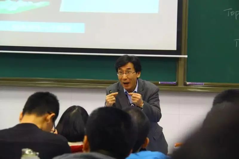 70年来首位中国人！薛其坤院士获诺奖级大奖！曾考研3次读博7年，50岁时发诺奖级论文