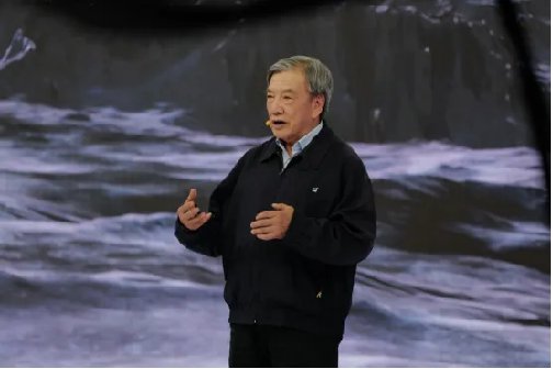 82岁院士自曝每天熬夜到2点，称科研不可能靠上班8小时搞出来