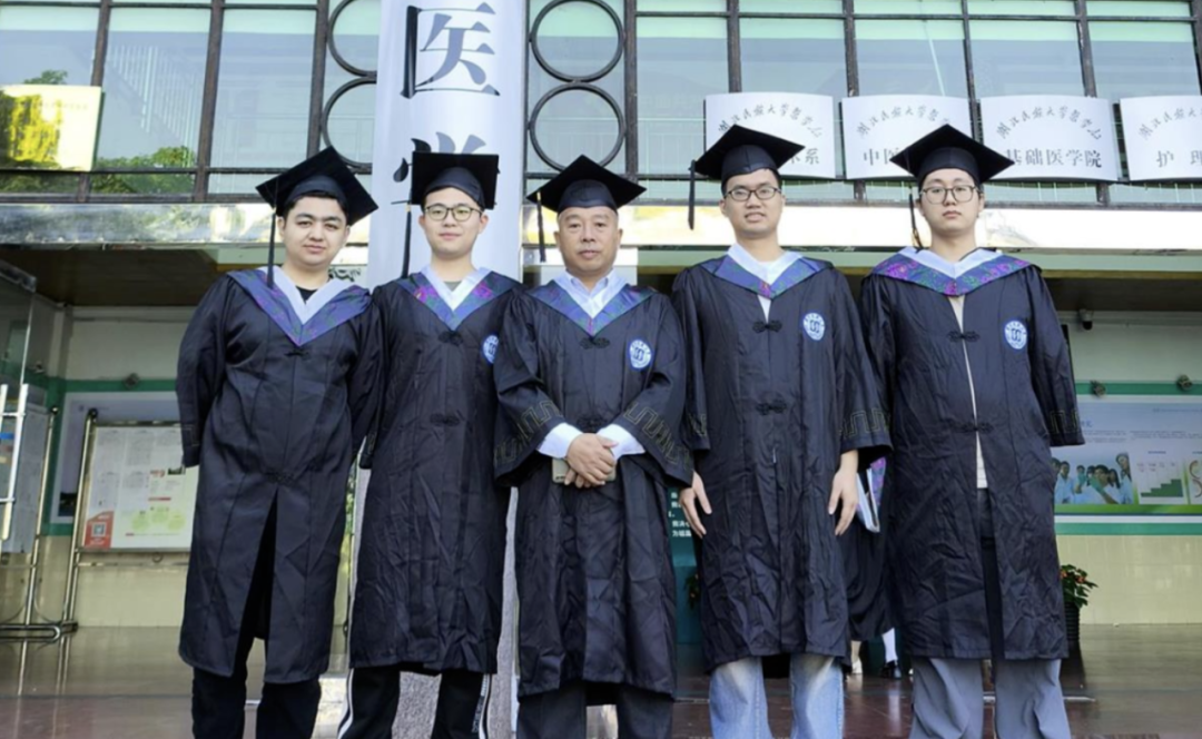51岁“学霸大叔”爆改人生！5年前重新高考学中医，如今又考上中医内科研究生