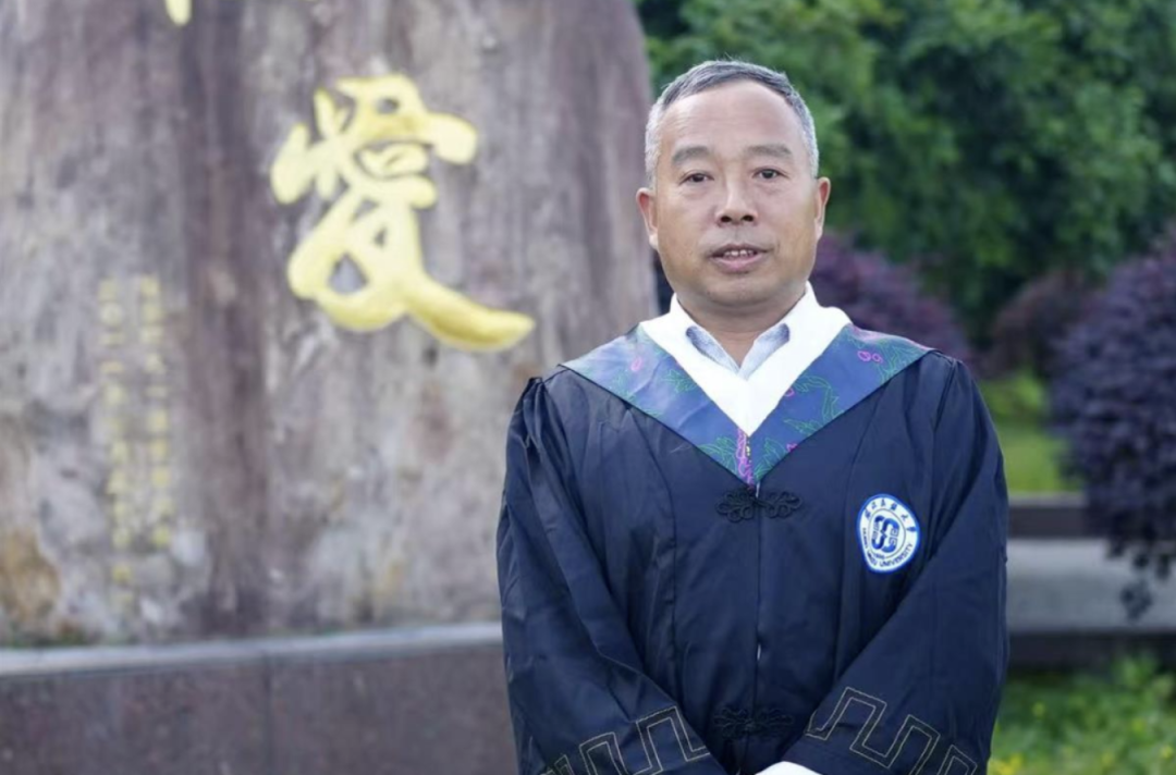 51岁“学霸大叔”爆改人生！5年前重新高考学中医，如今又考上中医内科研究生